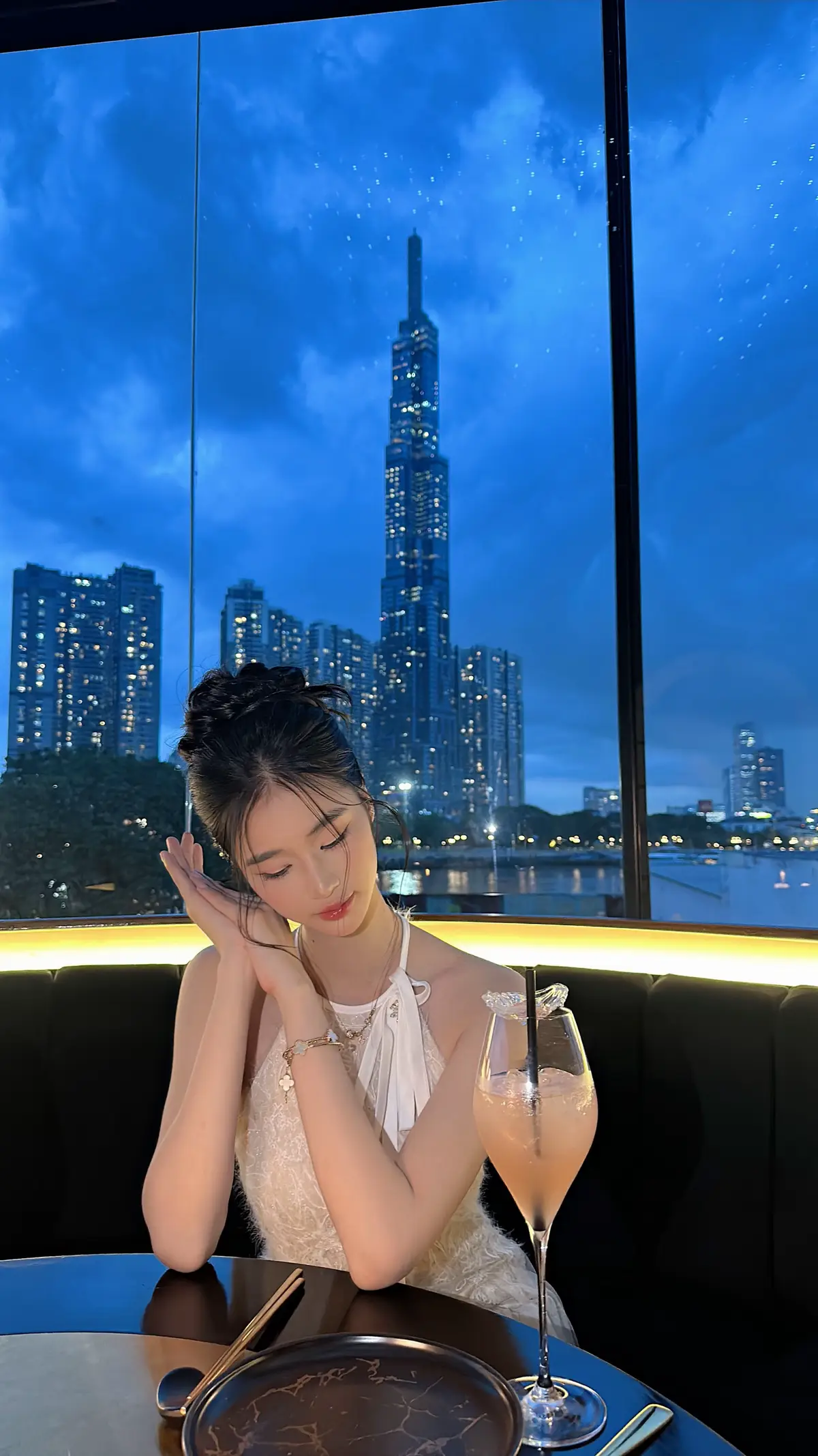 #vietnamgirl #xuhuongtiktok #hoshiyo Hẹn hò 🥂