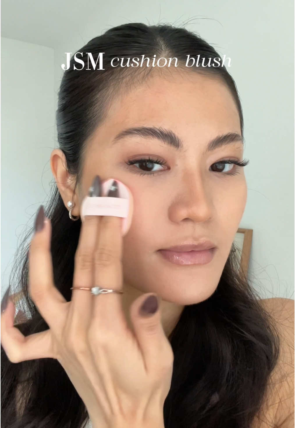 have you try cushion blush?? it’s so luminous on the skin and blends seamlessly ✨ @JUNGSAEMMOOL #jungsaemmool #cushionblush #kbeauty #koreanmakeup #blushhack 