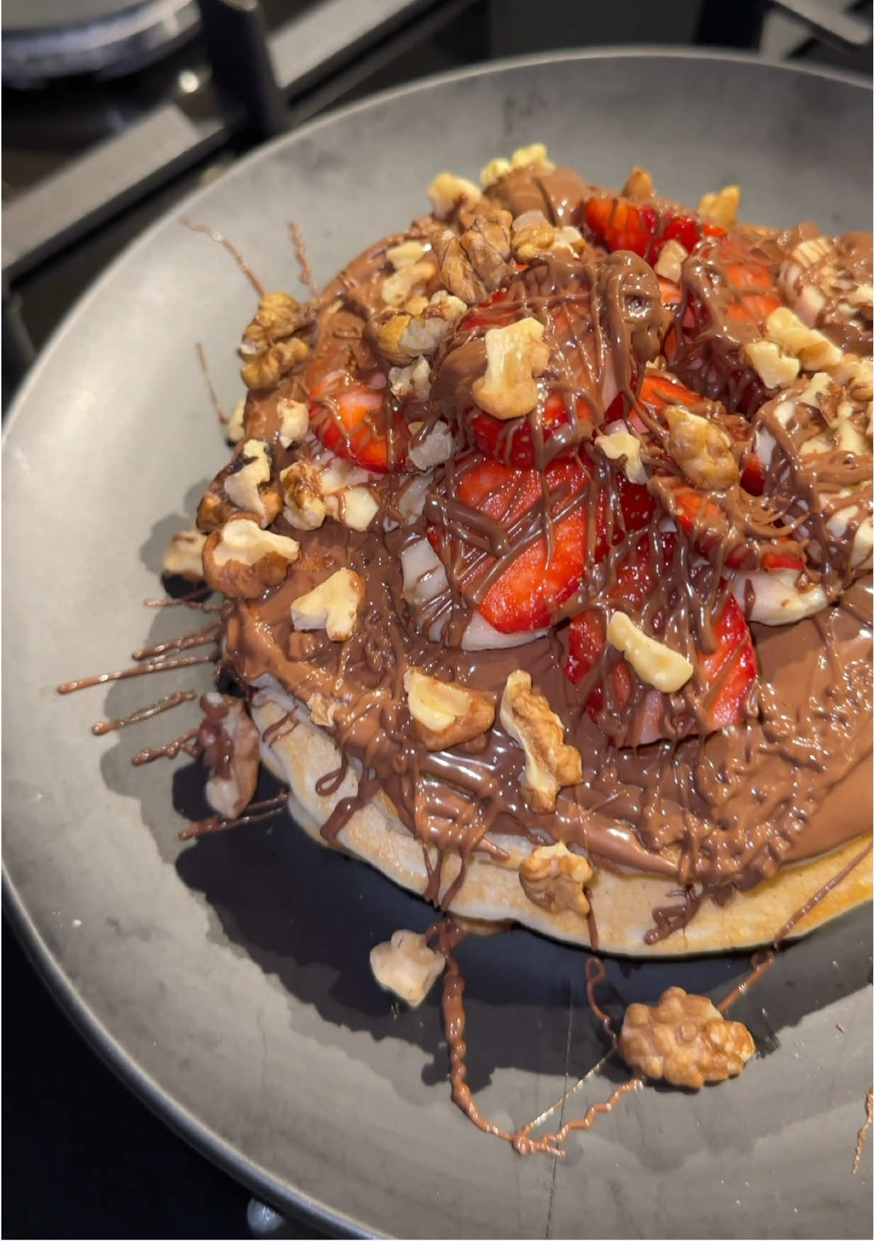 Clatite cu banane si nutella? Umplute cu extra ciocolata si banane?
