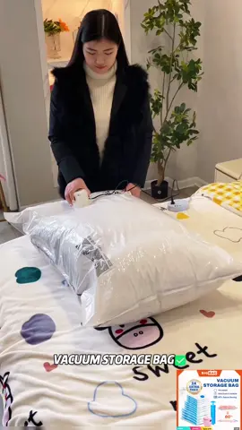 Lebih kemas dan tak bersepah baju dalam bag bila guna vacuum bag macam ni. #vacuumbag #vacuumstoragebag #vacuumbagtravel #vacuumseal#useful #foryoupage #fyp 