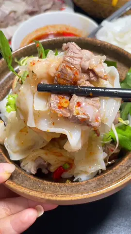Bánh ướt thịt heo Quảng Trị, chắc ai đi xa cũng thèm món này 🥰 #xuhuong #huyenoi #Ancungtiktok #banhuotthitheo #fyp 
