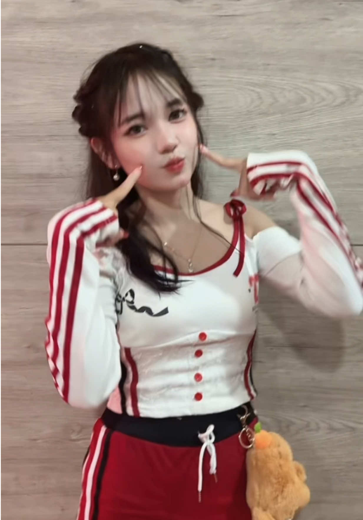 so cute like you#inmoon #softgirl #tiktoklive #barengblitz #dance 