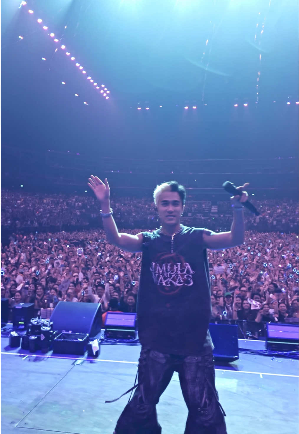 One of our biggest crowds and a sold-out show, thank you Dubai for your massive support 🔥 Thailand, it’s your turn! See you on November 2, few tickets still available! #SB19 #DUNGKA #SB19DUNGKA  #SaWWorldTourDubai