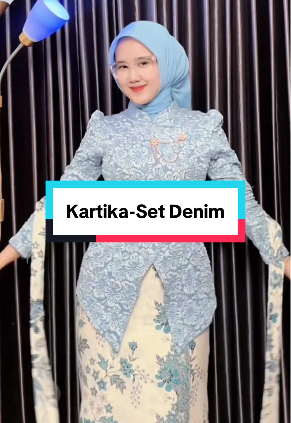 Set denim versi rok sakura gak kalah cakeeep😭💐#kebaya #kebayamodern 