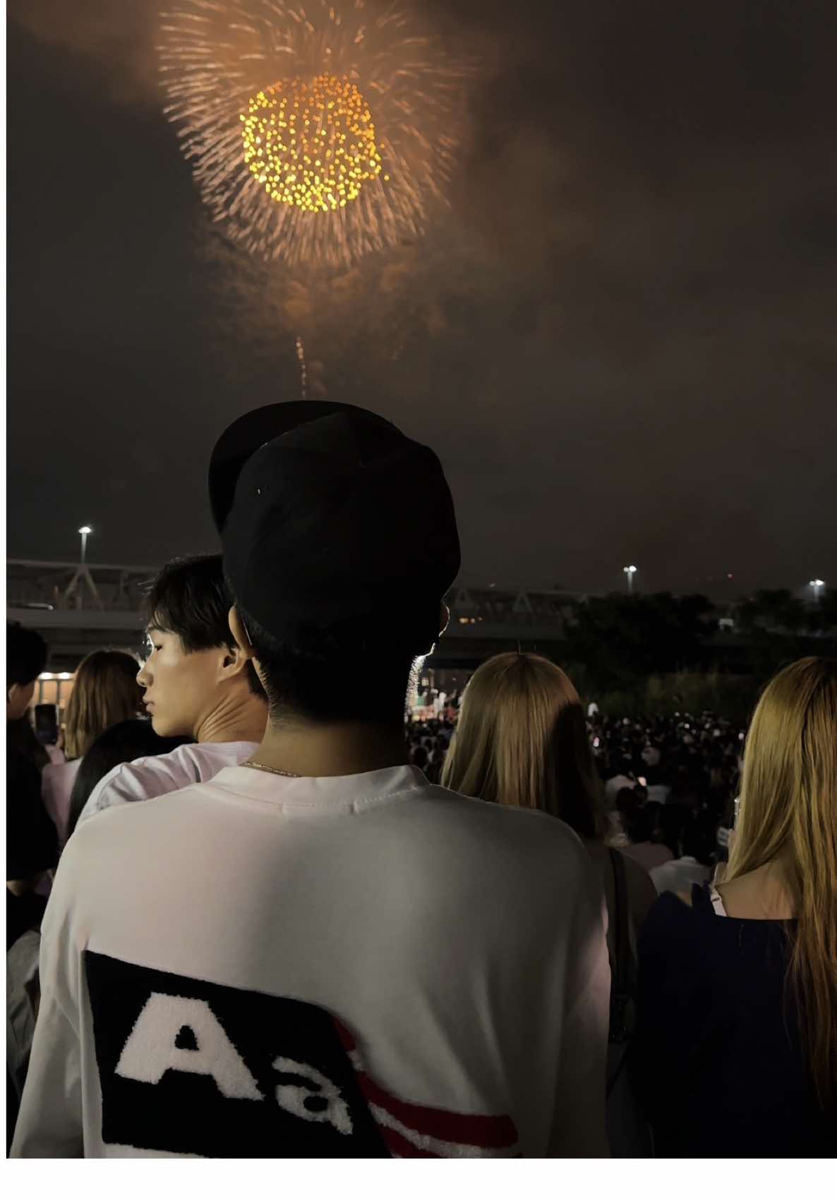 今年の淀川花火大会2025年🎆本当に楽しみ,懐かしいね。皆んなどうだった今日は涼しくて人混んでるし本当に楽しいですね将来でもまた行きたいと思ってます。Lại một mùa pháo hoa mang nhiều nổi nhớ thương ❤️  #淀川花火大会 #花火 #なにわ淀川花火大会 ##花火デート #xuhuong .