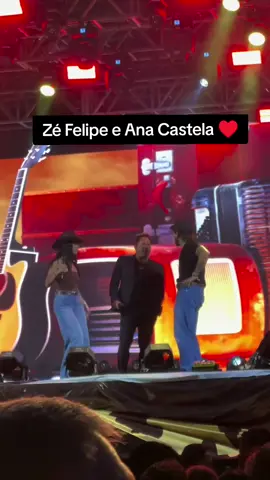 Zé Felipe e Ana Castela juntinhos em show de Leonardo #anacastela #zefelipe #leonardo 