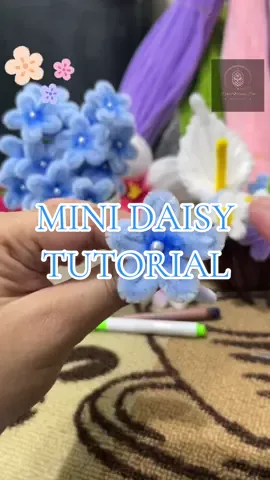 Mini Daisy Tutorial - 5 petals only. Materials used nasa yellow basket guys! Thank you! #minidaisypipecleaner #fuzzywire #flowerideas 