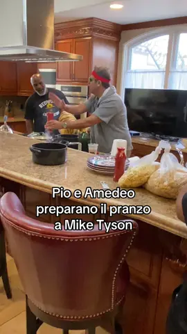 Pio e Amedeo preparano il pranzo a Mike Tyson🔥 #pioeamedeo #funny #neiperte #backstage #miketyson 