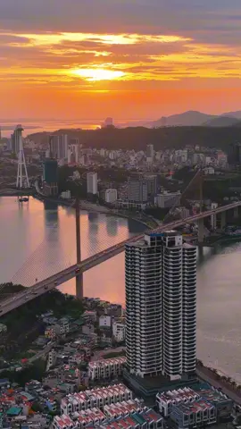 Hoàng hôn ở Hạ Long #dulich #traval #duthuyen #halongbay #thebestofhalong 