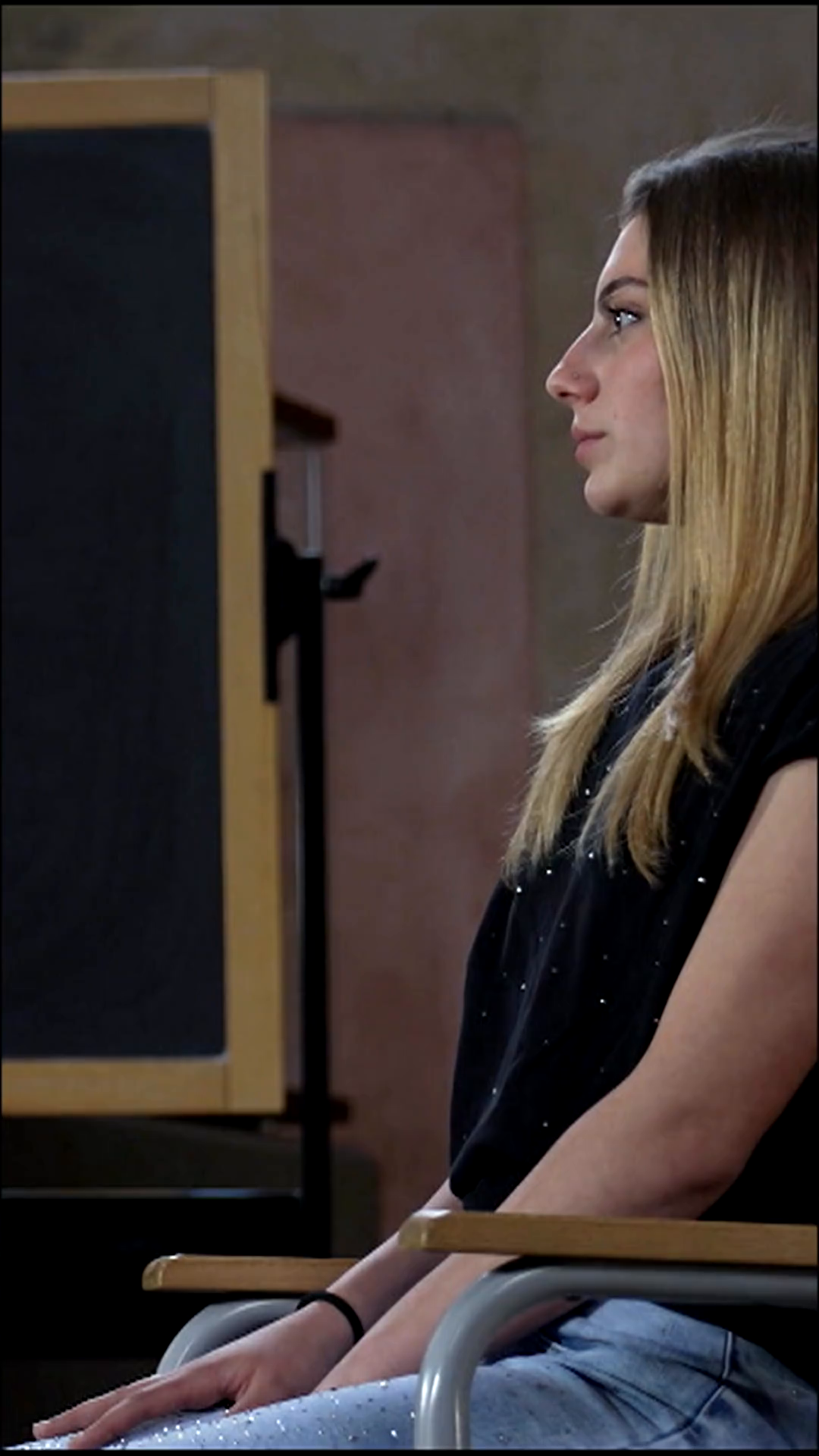 19 anni, ex promessa della ginnastica ritmica, inizierà Architettura al Politecnico di Milano, dopo aver completato il suo percorso scolastico a Borgomanero, in provincia di Novara. Generazione Sottovoce è il ciclo di sei interviste per raccontare come i giovani oggi affrontano quel tempo sospeso e fragile, pieno di incertezze ma anche di slancio che separa la fine della scuola dall’inizio della vita adulta. Prodotte e curate da Sky TG24, in collaborazione con Fondazione Cariplo, nell’ambito di Azionamenti | Laboratorio di possibilità - l’iniziativa promossa da Fondazione Cariplo e realizzata da Cariplo Factory. L'episodio completo è disponibile sul sito di SkyTg24.