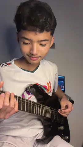 kelamaan.. 🤧 #terlalulama #vierra #vierratale #guitar #guitartok 