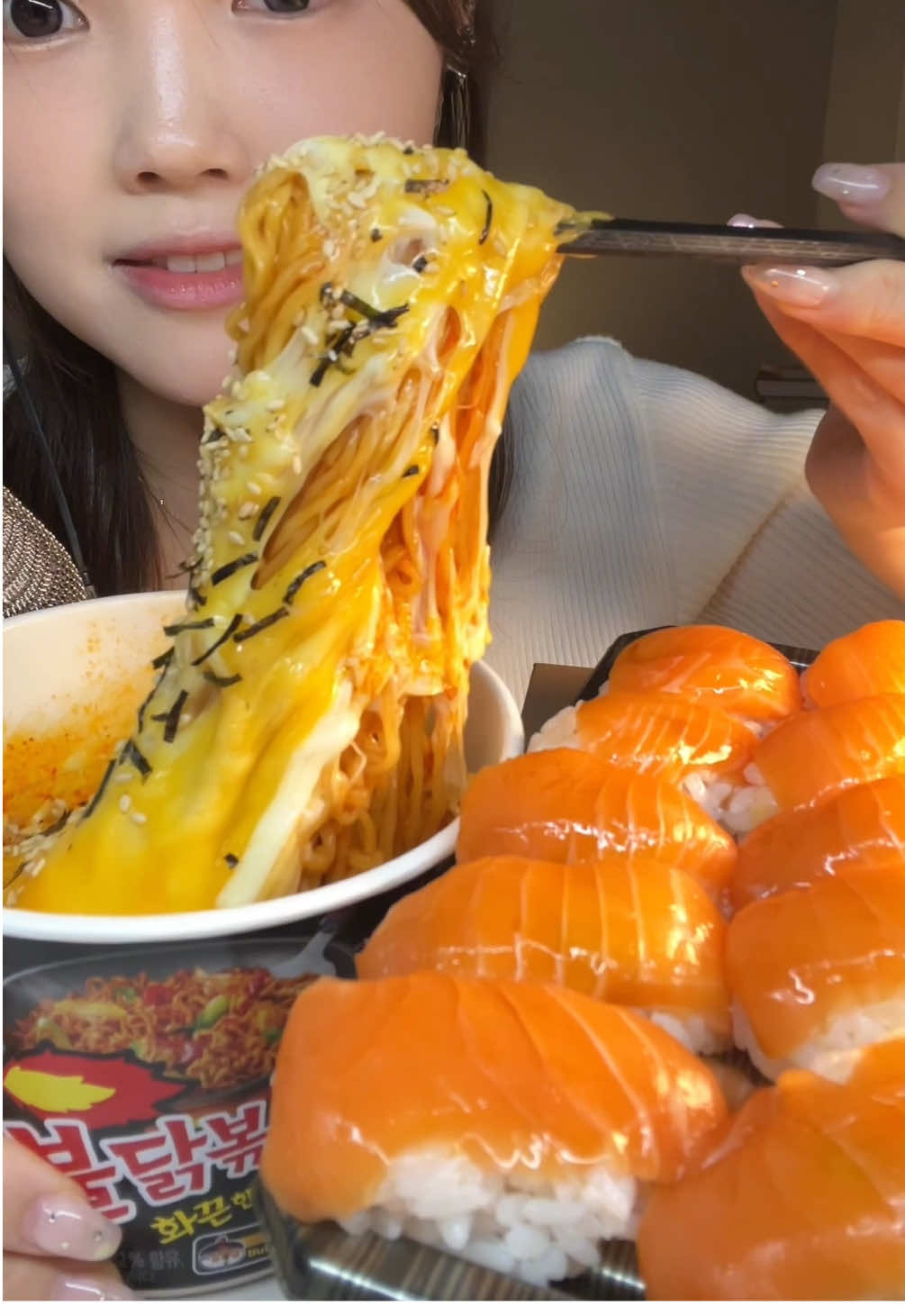 불닭에 연어초밥+명란마요 타코야끼❤️‍🔥 #mukbang #buldak #salmon #먹방 #tiktokfood 