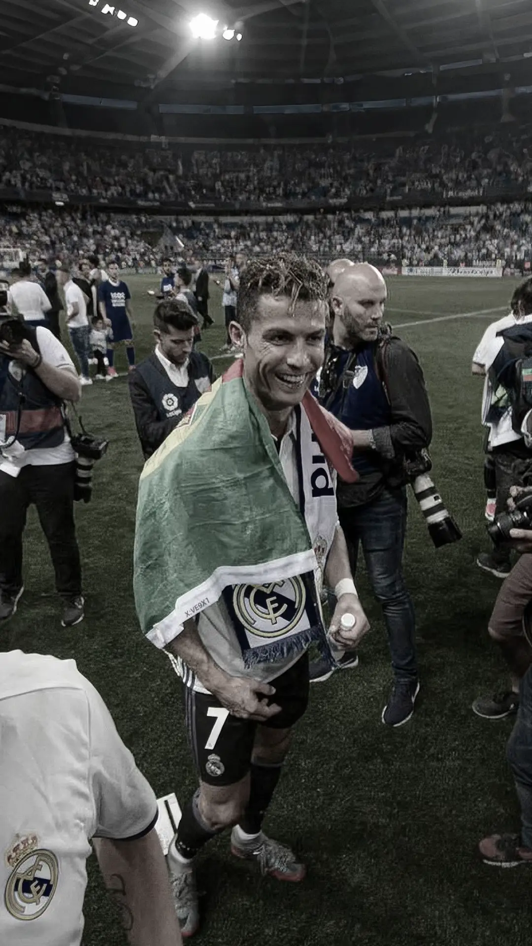 Cristiano Ronaldo is one of the greatest footballers in history. His dedication, discipline, and hunger for success make him a true legend of the game. Ronaldo’s incredible work ethic, unmatched athleticism, and sharp goal-scoring instincts have inspired millions around the world. Whether on or off the field, he represents excellence, determination, and the power of never giving up.#اكسبلورexplore #viral #fyp #الشعب_الصيني_ماله_حل😂😂 #cristianoronaldo 