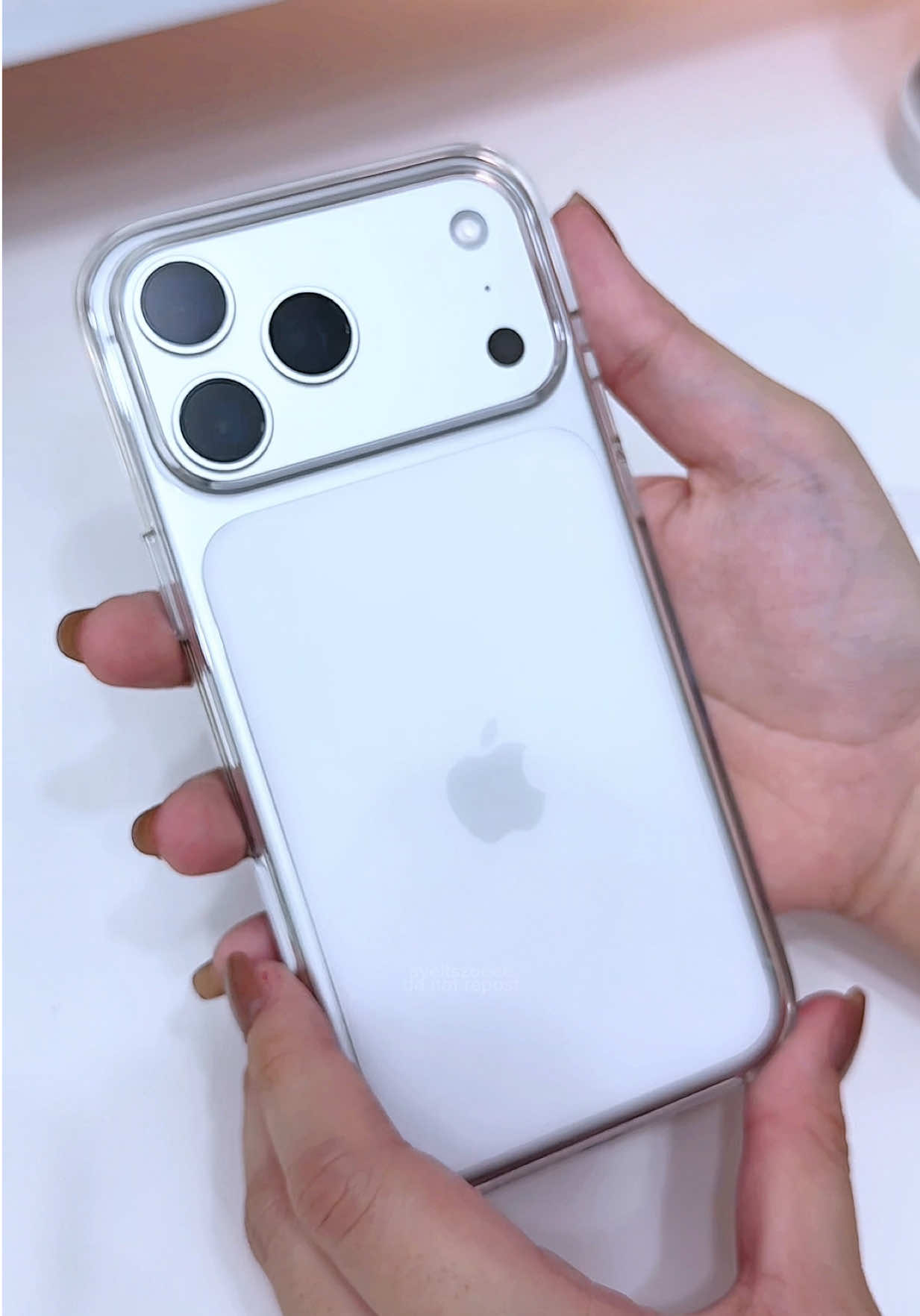 so so so cute! iphone 17 pro max in silver 😍✨ #fyp #xyzbca #iphone17promax #unboxing 