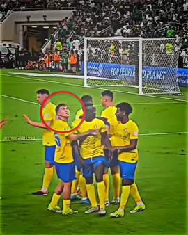 الاعبين ضد الجماهير🤯🔥❗️#تيم_اساطير_الدفاع_🔥👿 #تيم_عبودي_كريس🖤🔥 #تيم_مصممين_المستديره💎 #الريال_يمرض🥵_لاكن_لايموت #كرة_القدم_عشق_لا_ينتهي👑💙 