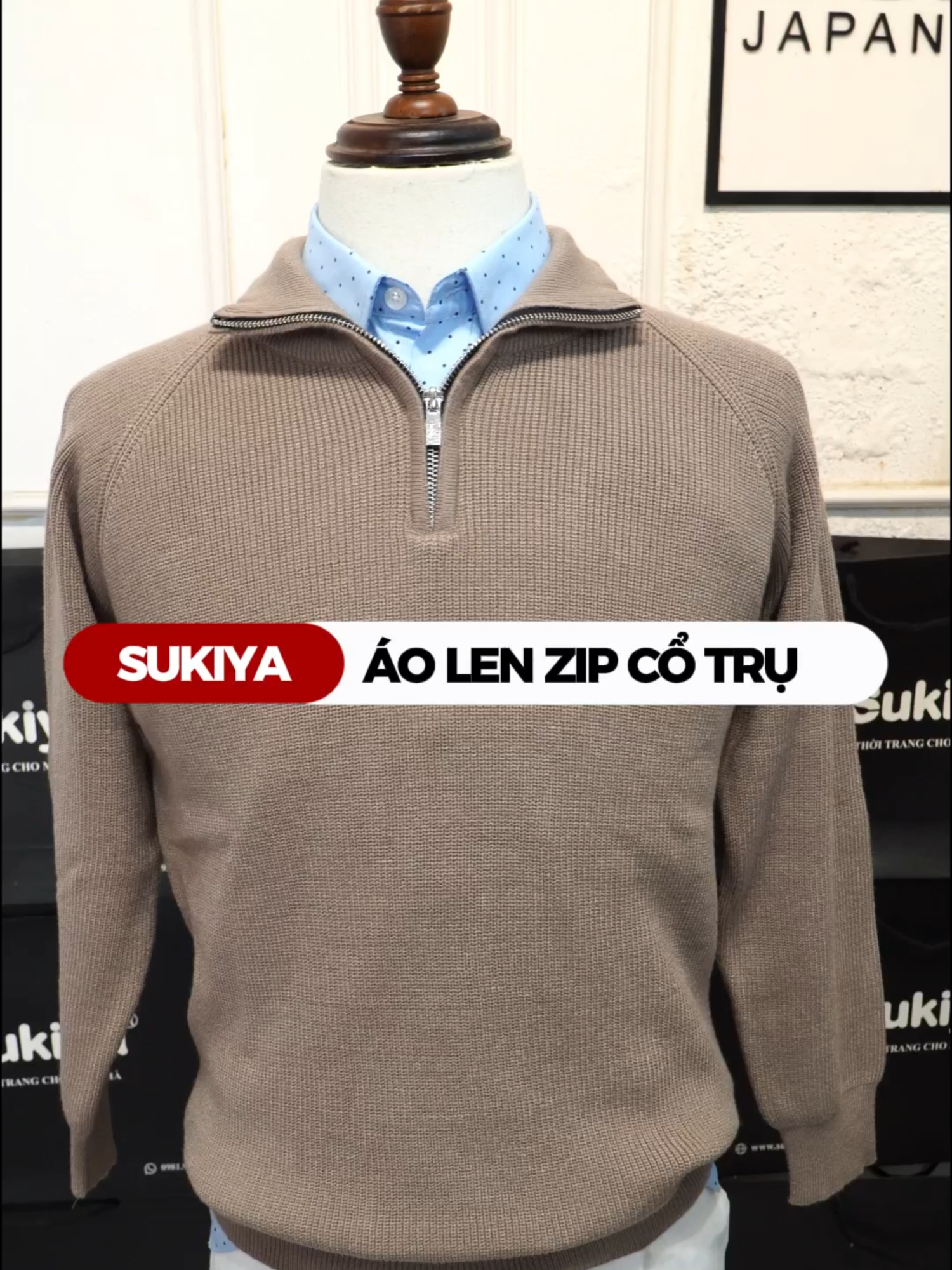 Áo Len Unisex Nam Nữ Kéo Khóa Zip và sự bền vững ♻️ SUKIYA cam kết chọn len chất lượng cao, thân thiện môi trường, giảm xù lông, bền đẹp theo thời gian. “Không chỉ mặc đẹp – mà còn mặc có trách nhiệm.” ♻️ Với chất liệu sợi len mềm mại giữ ấm. #sukiyafashion #sukiya #aolensukiya #SUKIYAUnisex #xuhuong #aolennam #aolennu
