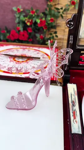 Make an edible crystal shoe with sugar
