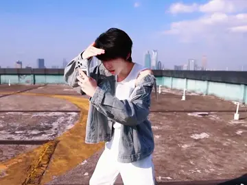Bowen, whose 17promax are you holding?🤩 #yangbowen #tffamily_4th_generation #fyp #left7hanw_ 