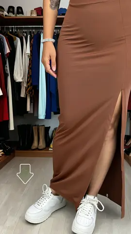 🚨Chega de usar roupas que escondem seu corpo e apagam sua beleza. Essa saia com fenda valoriza suas curvas, alonga sua silhueta e faz você se sentir única. 👉🏽Garanta a sua agora e descubra o poder de vestir confiança. #saia #tendencia #modafeminina #tiktokshop #elegante