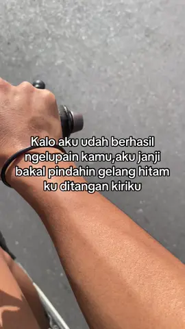 Kalo aku berhasil akan ku pindahkan gelang hitam ini ke tangan kiriku  #fyppp #xyzabc #4u #foryoupagе #foryouu 