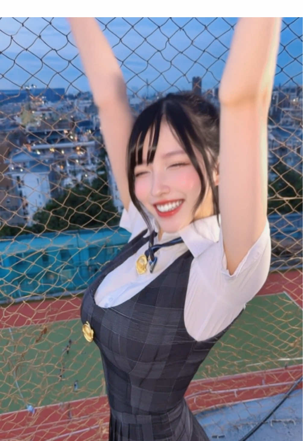 週末ゆっくりもいいけど、お姉さんと一緒に休日出勤して屋上で休憩しない？❤️ #foryoupage #viral #trending #fyp #制服