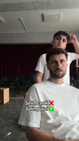 “Hocam yeni bişeyler deniyorum sizce nasıl?” dedi @p0izi  . . . #poizi #çıkarbirikarşıma #öğretmen #öğrenci #okul