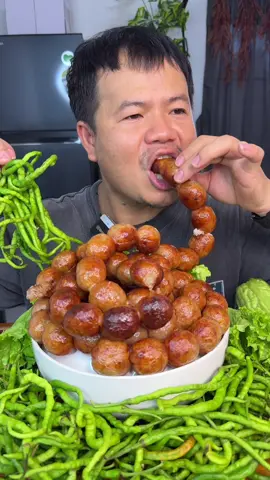 กินไส้กรอกอีสาน