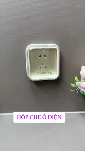 Ổ cắm điện trong nhà bếp và phòng tắm rất dễ bị thấm nước, vì vậy bạn nên lắp đặt nắp bảo vệ công tắc này. Sản phẩm có khả năng chống nước, chống ẩm và chống điện giật, an toàn và đẹp mắt.