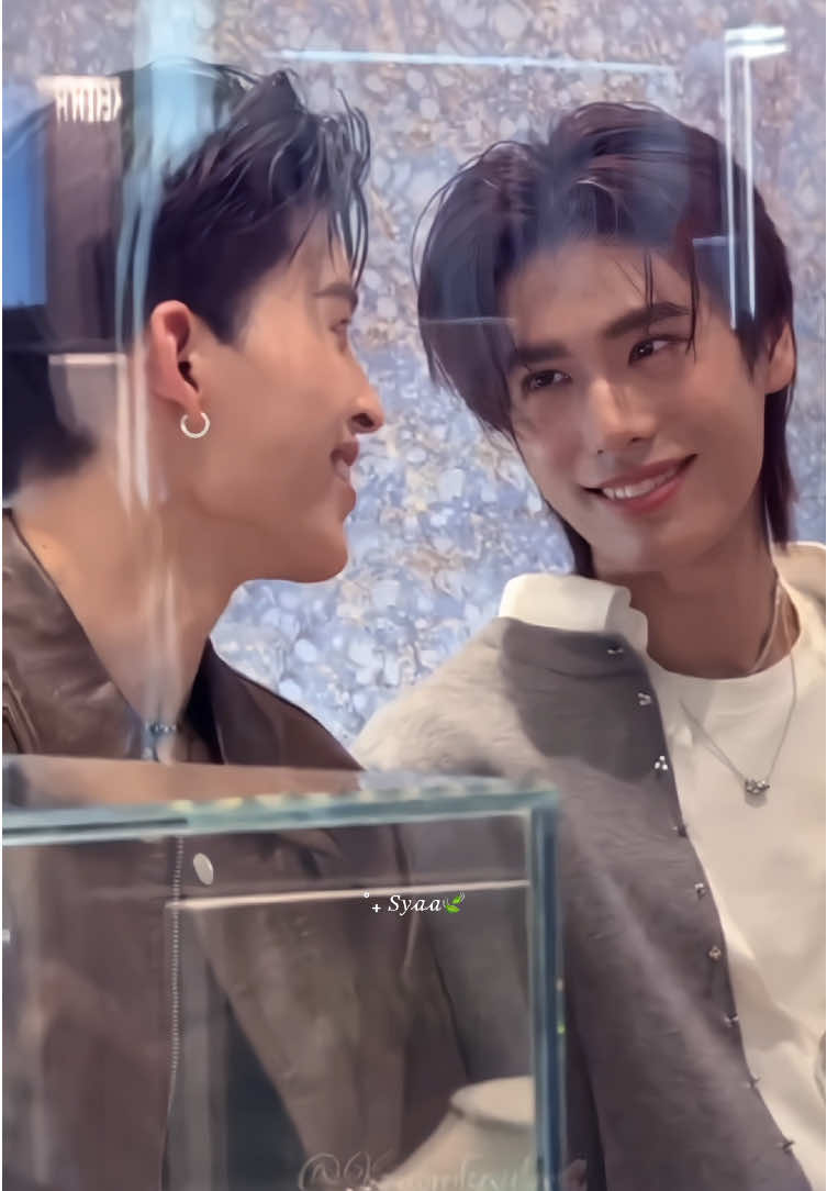 vibesny tuh kek suami yg nemenin istrinya beli perhiasan g sehhh??🙈🙊 #pondphuwin #ppnaravit #phuwintang #gmmtv 