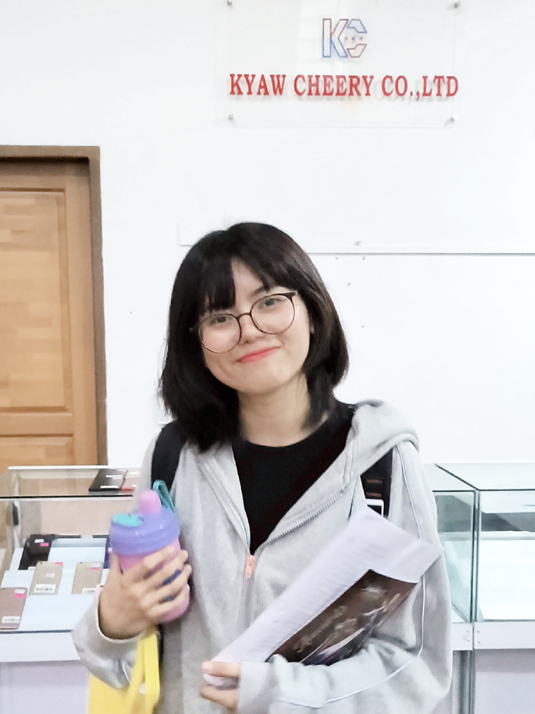 ပျောပျော်ကြီး အထုတ်ဆွဲပြီးထွက်ခဲ့တဲ့လူမိုက်😂 #fuuny #secondhand #kcmobile #fyp #mobile 