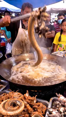 Life at a Wild Meet Market #seafood #food #fish #cooking #animalsmarket 