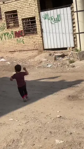 ولجن كاعد بالشارع ميقبل يدخول 😂😭 ضيفني انستا shosha.919