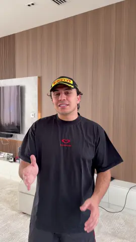 Тыкайте в шапке профиля 