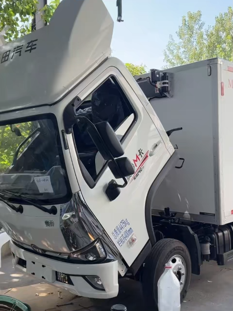 TRYLEN Truck Refrigeration Unit Installation Site!🚛 The technical team meticulously installed and repeatedly debugged the unit. 💪 From the compressor to the control system, every detail is meticulously controlled to ensure it's ready for immediate use. ❄️ Tel/WhatsApp: +8619925382371 Website: https://trylen.com/ #truckrefrigerationunit #coldchain #refrigerationsystem #frozen #transportation