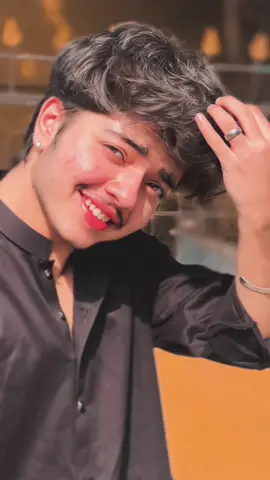 چاند سے محبت کرنے والے ستاروں کو نہیں دیکھا کرتے🫀 #suave #foryoupage #foryou 