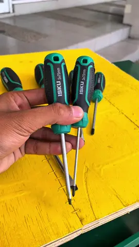 Pegangan mantap, nggak licin, kerja makin cepat⚡️ ISKU Obeng Plus Minus Magnetik✅ isi lengkap, awet, dan praktis buat semua kebutuhan👌🏻harga terjangkau, cek out keranjang kuning🚀 #iskuindonesia #obengmagnetik 