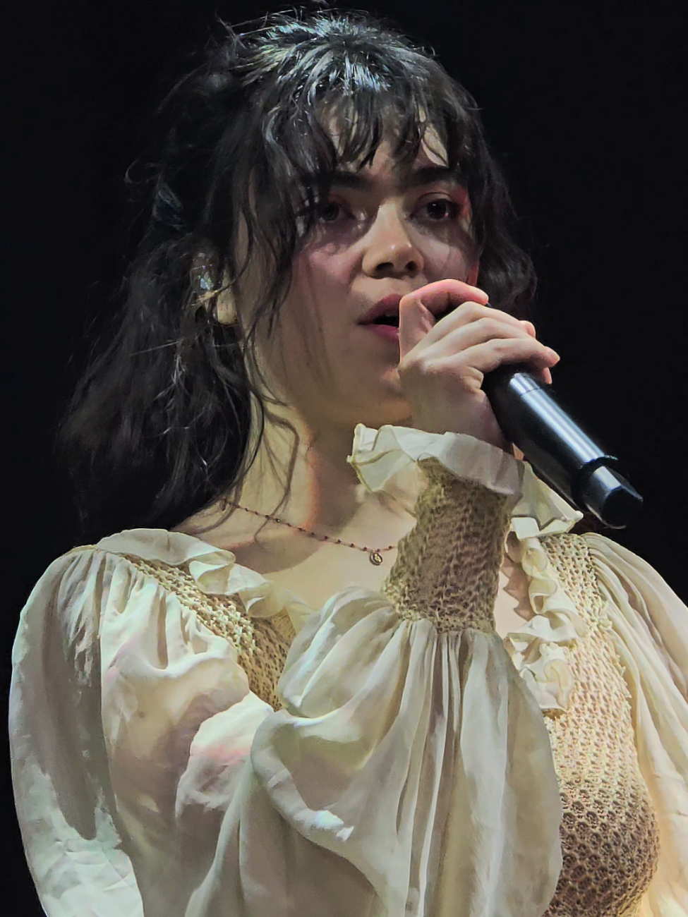 woman is a tree live genuinely had me worried the yellowjackets were about to start hunting me through the streets of nottingham @The Last Dinner Party  #thelastdinnerparty #fromthepyre #abigailmorris #yellowjackets 