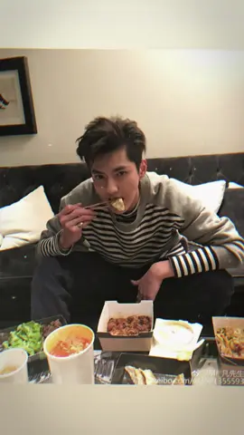 các em đợi anh 10 năm nữa nhé  #ngodiecpham #kriswu #yerinn? 