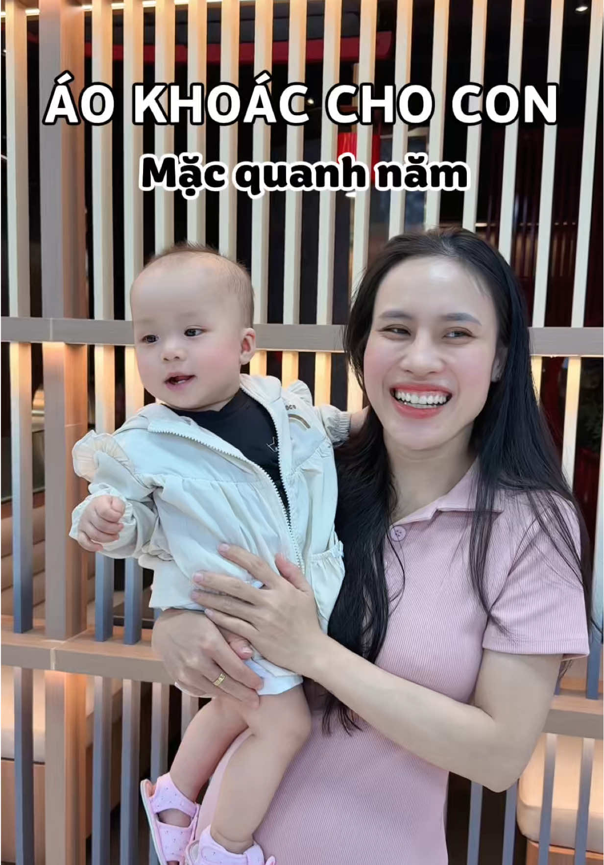 Kiếm hoài mới ra cái áo khoác cho con mặc được bốn mùa, nhẹ, mát mà chắn gió tốt cực kỳ #mevabe #thoitrangtreem #quanaotreem #aokhoacchobe #nhacocamathi 