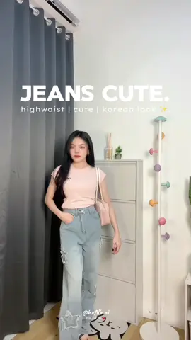 Jeans-nya gemes bgt ga sih 😭 Modelnya loose, nyaman, terus detail bintangnya tuh lucu banget — beda dari yang lain! Tinggal dipadu sama crop top atau hoodie, udah auto keren 😮‍💨💫 Tb/Bb 153/40 #jeanscewek #ootdfashion #streetvibes #jeanskeren #loosejeans    