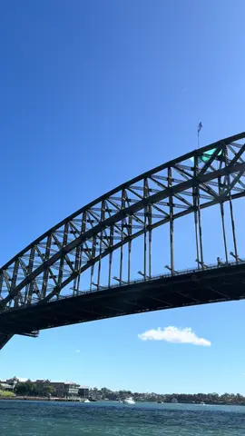 If this view doesn’t make you fall in love with Sydney, nothing will 💙  🌉 #SydneyLife #HarbourBridge