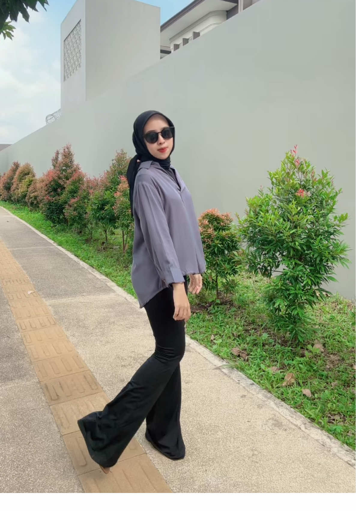 Kemeja twill secakep ini jangan sampe kehabisan yaa 😭 #kemejawanita #kemejaoversize #kemejarayon #fyp #fypage 