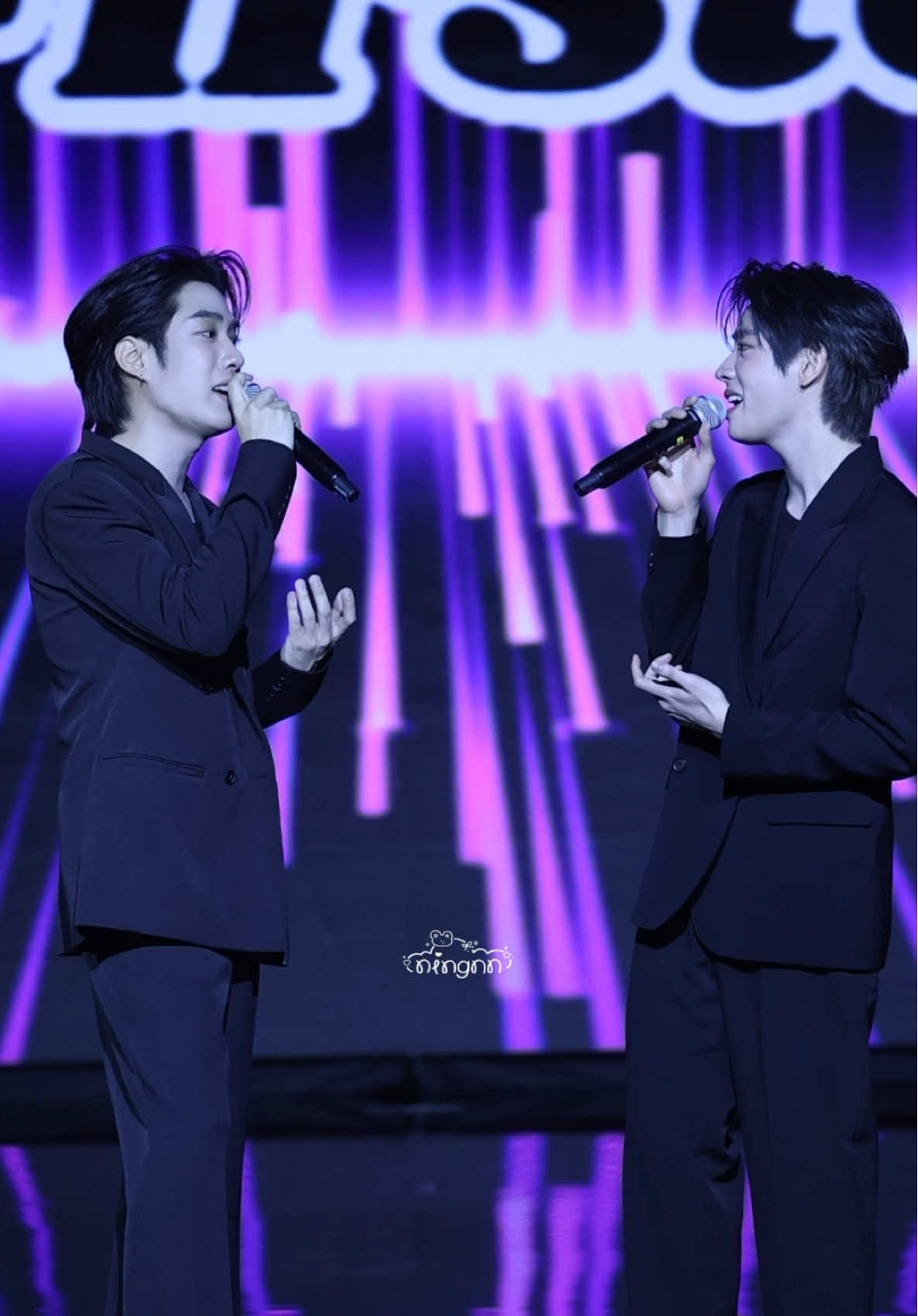 - เพลงรัก - เติ้ลเฟิร์สวัน - ❤️  เก่งมากครับสองแสบ…ละคือแบบว่าฟังหนูสองคนร้องเพลงกี่ที ก็แสงออกหูตลอด ไลน์ประสานคือที่สุด ละมุนตุ้นเว้อร์ คือดี๊ยย 🥹  @ว้อทอีฟ - What if @Firstone  THE VIRAL PARTNER TFO #TheViralHitsxDMD #TLE_mtm #FirstOne #TleFirstone #เติ้ลเฟิร์สวัน 