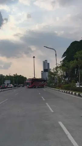 pemandangane joss⛰️🌆 @bimastyle01 @jaya_slamet #4youpageシ #official_kerten #bus #solo24jam #xyzcba 