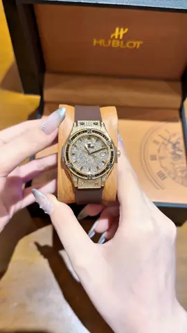 Mặt đá CZ vàng hồng lấp lánh và tone da , lên tay mẫu này thì 10đ luôn ạ😍#xuhuong2025 #donghodep #donghonu #watch #nghiendongho 
