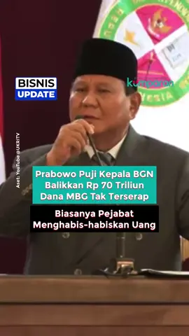 Presiden Prabowo Subianto memuji langkah Kepala Badan Gizi Nasional (BGN) Dadan Hindayana yang mengembalikan dana tak terserap Rp 70 triliun ke pemerintah. Uang tersebut merupakan bagian dari anggaran Program Makan Bergizi Gratis (MBG). Prabowo menjelaskan pada awal tahun pemerintah mengalokasikan Rp 71 triliun untuk BGN. Setelah itu, pemerintah menambah dukungan hingga Rp 100 triliun. Sehingga total anggaran BGN untuk MBG mencapai Rp 171 triliun. Ia menjelaskan tambahan anggaran tersebut diberikan untuk mempercepat pembangunan 30.000 Satuan Pelayanan Pemenuhan Gizi (SPPG) atau dapur guna mendukung pelaksanaan MBG. Namun, dalam pelaksanaannya, Dadan menyampaikan sebagian dana belum dapat digunakan sepenuhnya. Prabowo menegaskan pengembalian anggaran dalam jumlah besar tersebut mencerminkan sikap tanggung jawab dan integritas pejabat publik. Dana yang dikembalikan tersebut bakal digunakan untuk membantu berbagai sektor atau untuk masyarakat yang membutuhkan. 📸: Dok. YouTube @/UKRITV. Follow WhatsApp Channel kumparan untuk dapat Informasi terpercaya dikirim langsung ke WhatsApp kamu. Ketik kum.pr/WAchannel di browser kamu sekarang, agar bisa share informasi tanpa ragu. #bisnisupdate #update #bisnis #vidol #prabowo #pidatoprabowo #presidenprabowo #mbg #makanbergizigratis #programmbg #bgn #info #infoterkini #berita #beritaterkini #bicarafaktalewatberita #kumparan