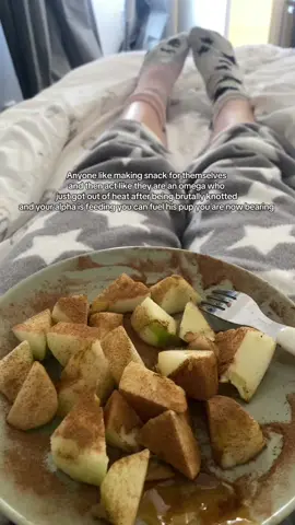 Digital footprint fonna bite my ahh one day (I hope it does I think i would like that) #omega #omegaverse #cinnamonapples #thoughts 