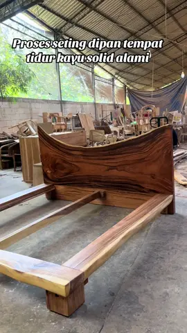 Dipan mpdel kayu alami solid model natural antik dan perpaduan kayu balok jadi sangat kokoh dan kuat banget #tempattidurkayualami