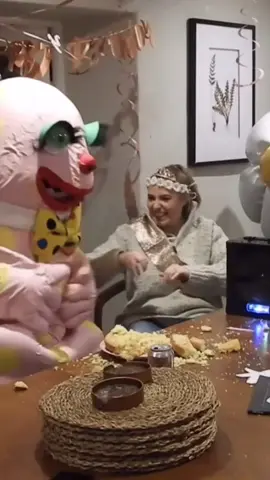 Be careful what you wish for!! Back on New Year’s Eve last year we saw Mr Blobby on the tv and couldn’t stop laughing - my sister then said how funny would it be if he came to her 30th birthday party, and the rest is history 😂 I made it my mission to make it happen no matter what, and after months of hurdles and planning, we made it happen! Happy birthday Daisy ❤️ #mrblobby #birthdayparty #surprise