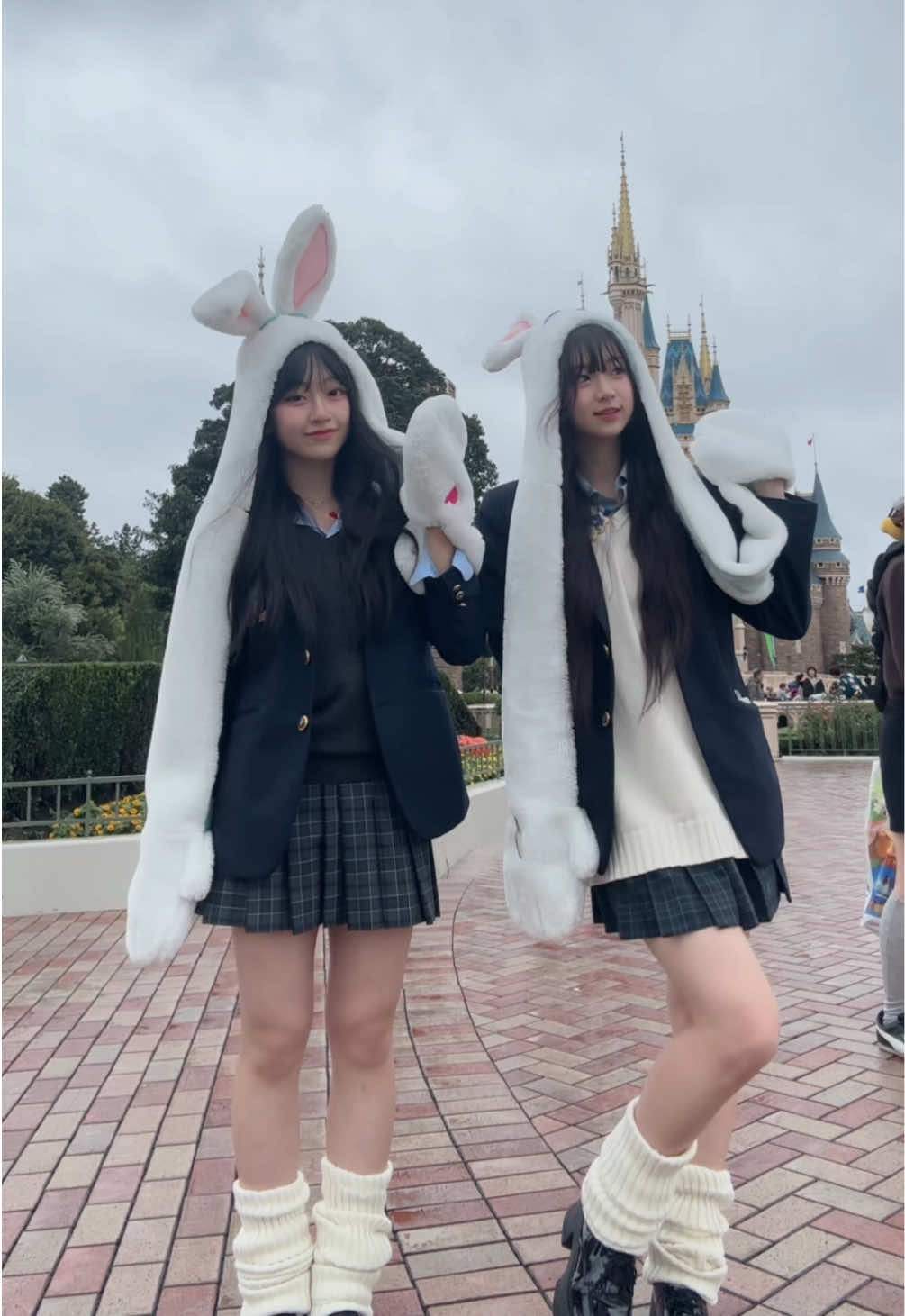 白うさぎのファンキャップつけてる人見なかった‼️ #制服ディズニー #dハロ #sjk #08 #fyp @さき 